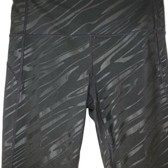 2/$15 Women’s GapFit gfast small black capri leggings - Picture 2 of 7